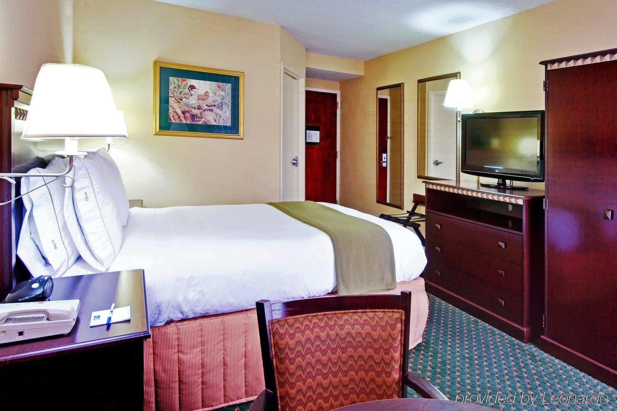 Holiday Inn Express Memphis Medical Center - Midtown By Ihg Room photo